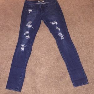 Distressed skinny jeans